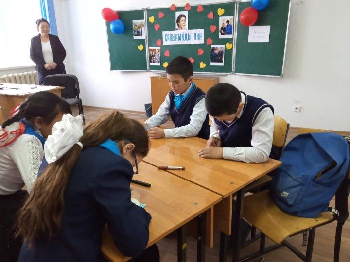 «Қайырымды ана»  тақырыптық сабақ  барысында «Бөбек» қорының президенті Сара Алпысқызы-ның өмірі мен шығармашылығымен  таныстырылды.