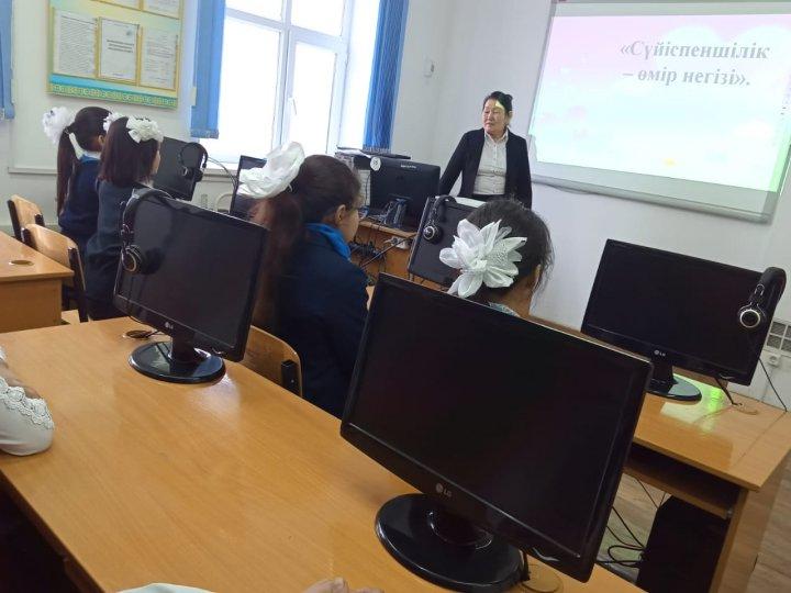 12 ақпан С.Алпысқызының туылған күніне орай  барлық сыныптарда  «Сүйіспеншілік-өмір негізі» атты тақырыпта  сынып сағаттары өткізілді.